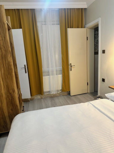 Others 5, Kingway Suite, Merkez