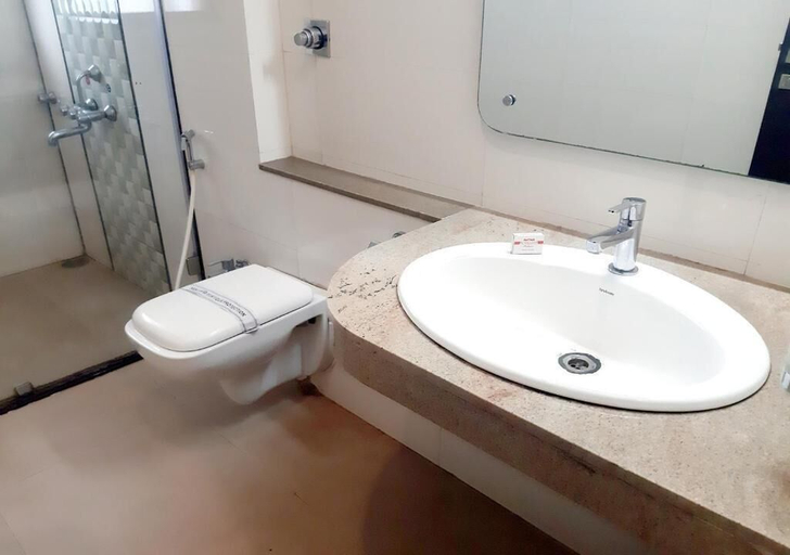 Bathroom 4, Hotel Adarsha Palace, Belgaum