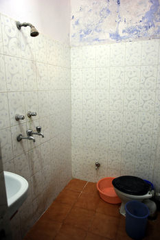 Bathroom Shower, Baba Guest House, Varanasi
