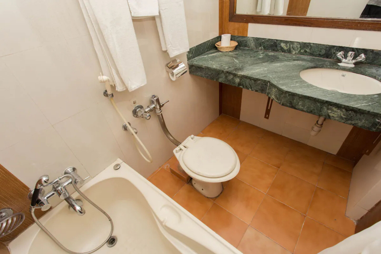Bathroom 3, Goroomgo UK Palace Puri, Puri