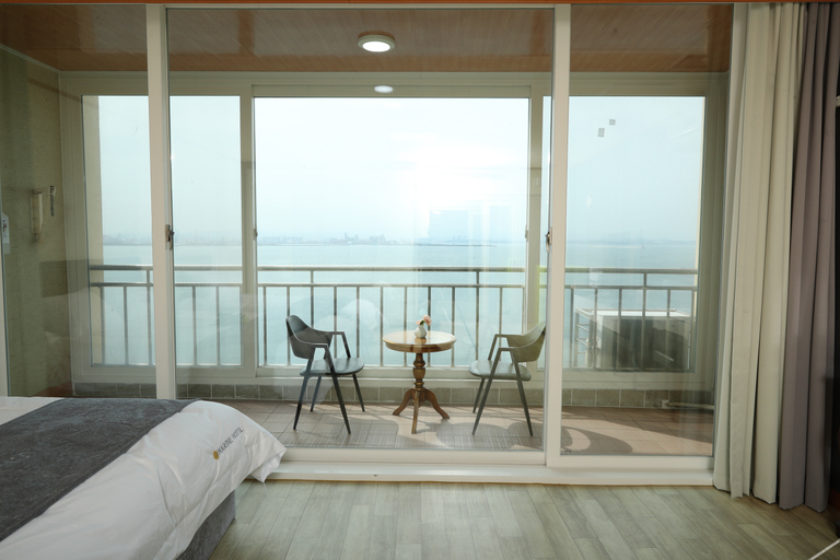 Others 2, Hotel Marine, Pohang