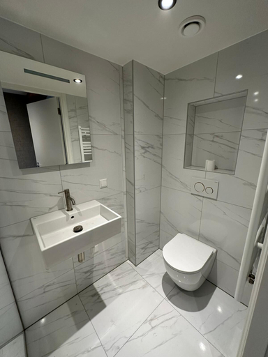 Bathroom 4, Adams Canal House, Amsterdam