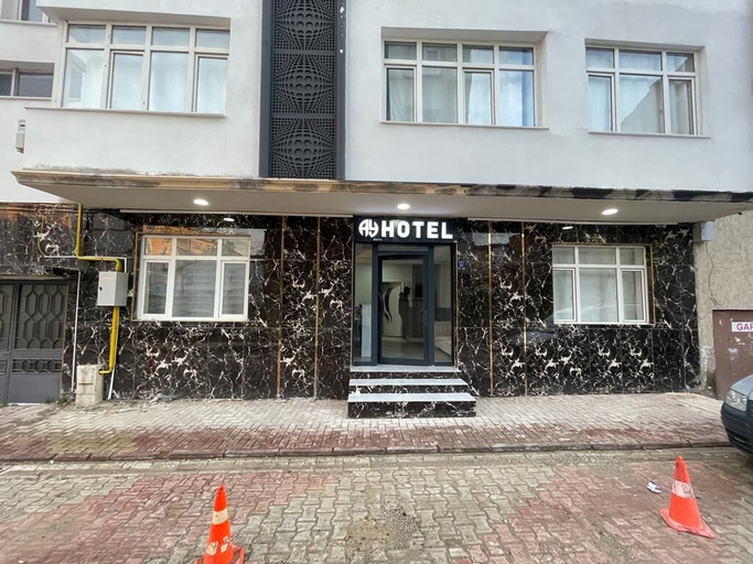Others 5, ay butik otel, Merkez