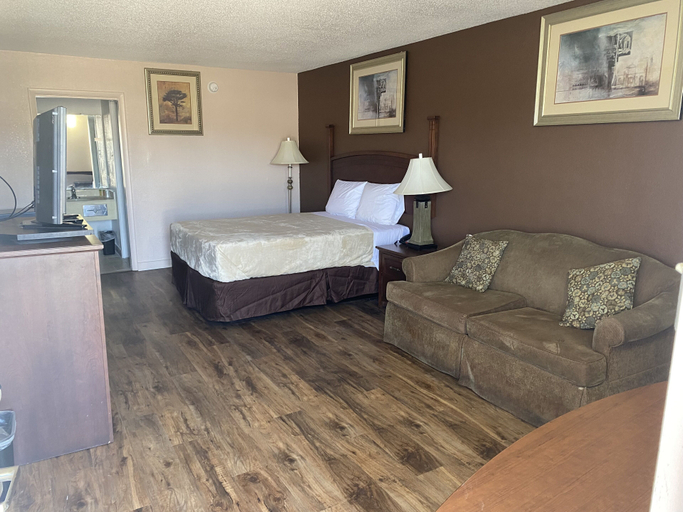 Others 4, Luxury Inn, Montgomery
