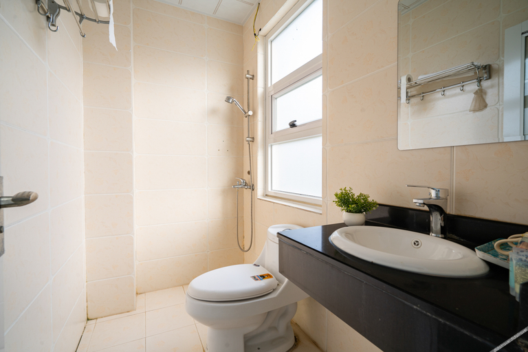 Bathroom 3, Yilu Xiangdong Hostel, Shenzhen