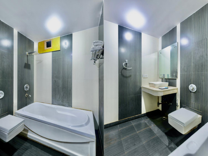 Bathroom 4, Fabhotel Shivdev International, Delhi