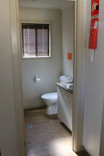 Bathroom 5, Torrumbarry Weir Holiday Park, Campaspe - Rochester