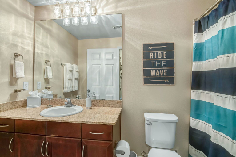 Bathroom 4, Laketown Wharf, Bay