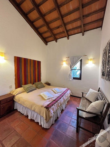 Others 5, Hotel Torrontes, Capital