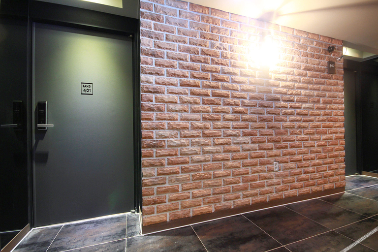 Others 5, Hotel Bandi, Jung