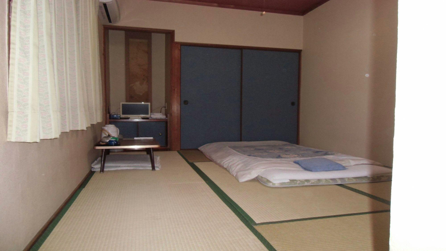 Bedroom 2, Business Ryokan Shofuku, Imabari