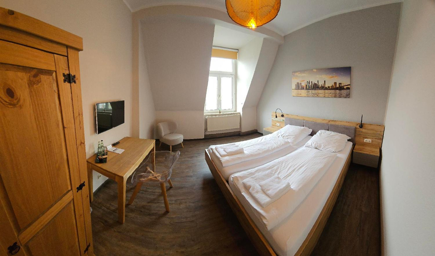 Bedroom 3, Hotel Friedensbruecke, Greiz