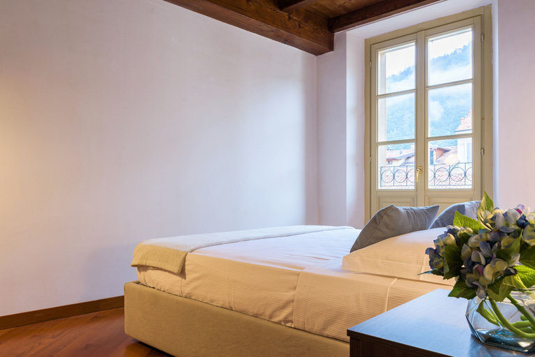 Bedroom 4, Contrada San Giacomo, Como