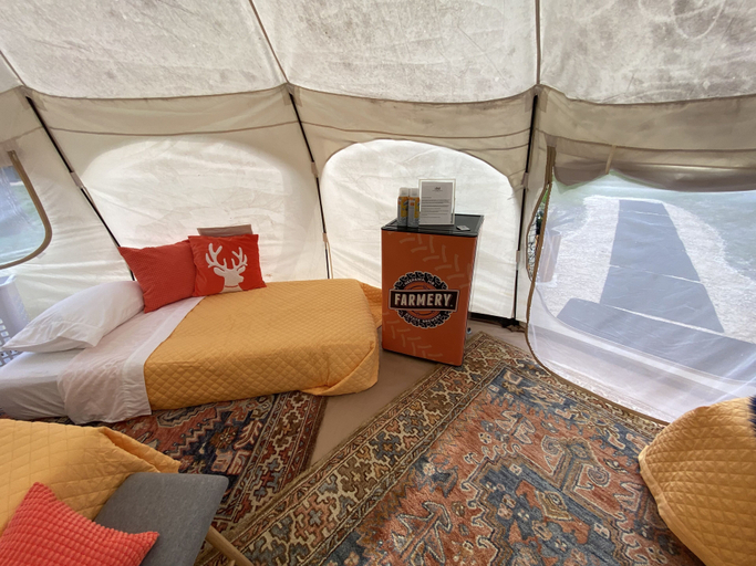 Room 3, Stay549, Division No. 11
