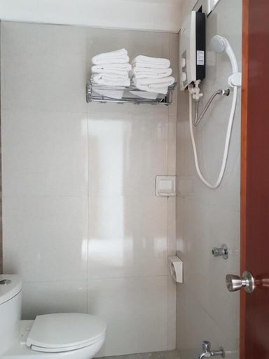 Bathroom 3, Lufian Dormitel, Dumaguete City