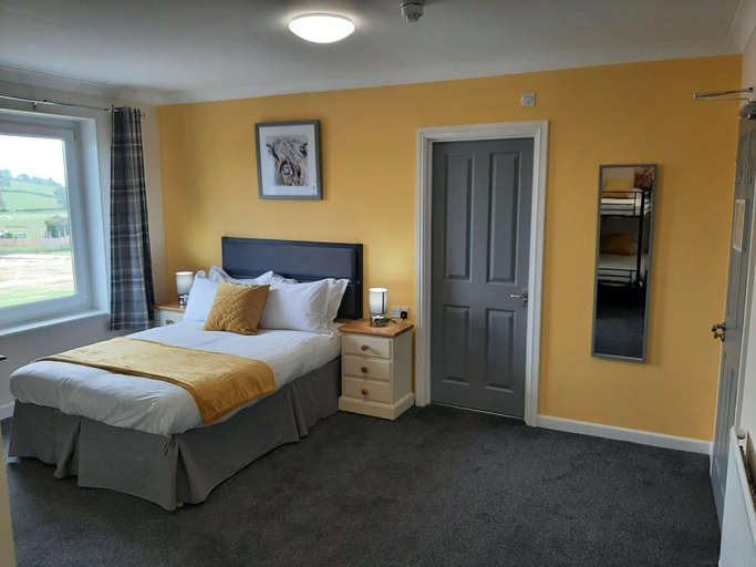 Others 5, The Well Inn, Somerset