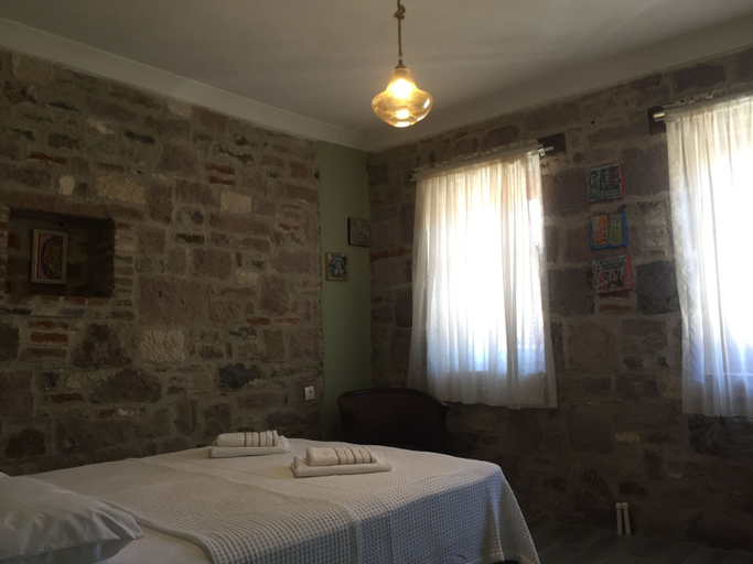 Bedroom 2, Hayat Alti Otel, Ayvalık