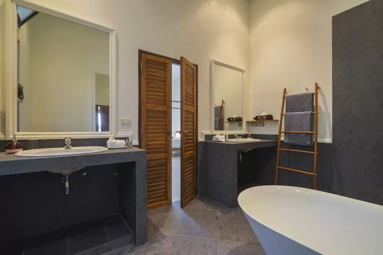 Bathroom, Luxury Private Beachfront Haileng Villa, Phuket Island