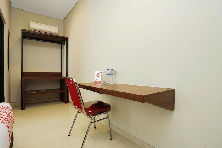 Others 3, Capital O 449 The Colins, Surabaya