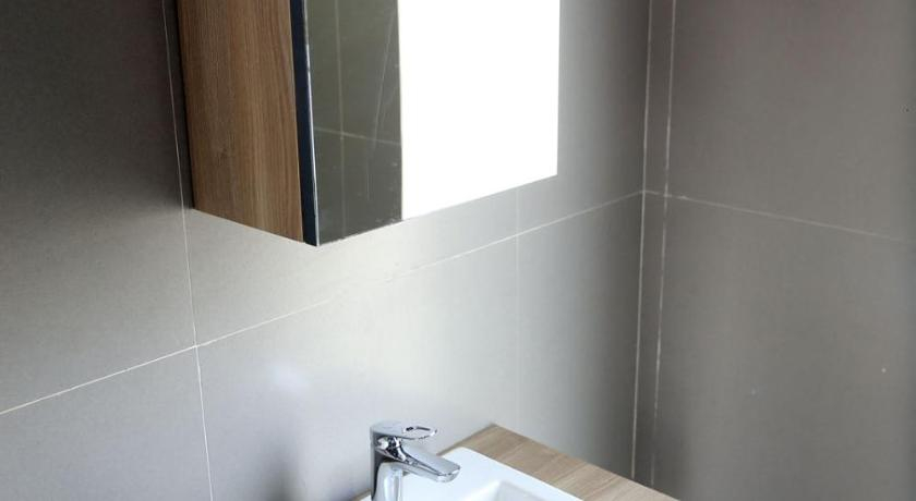 bathroom 7