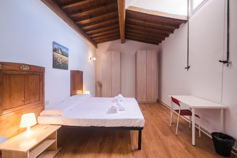 Bedroom 3, Lovely 4BD Apt 3min Walk to Ponte Vecchio, Florence