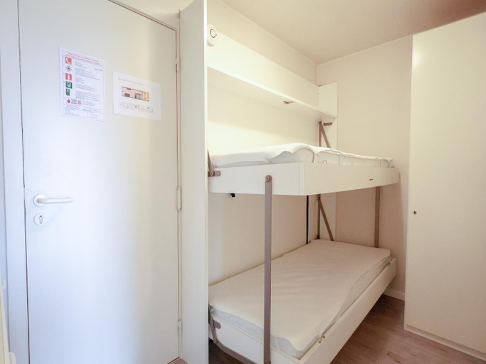 Bedroom 2, Apartment by the Beach in Belgium, West-Vlaanderen