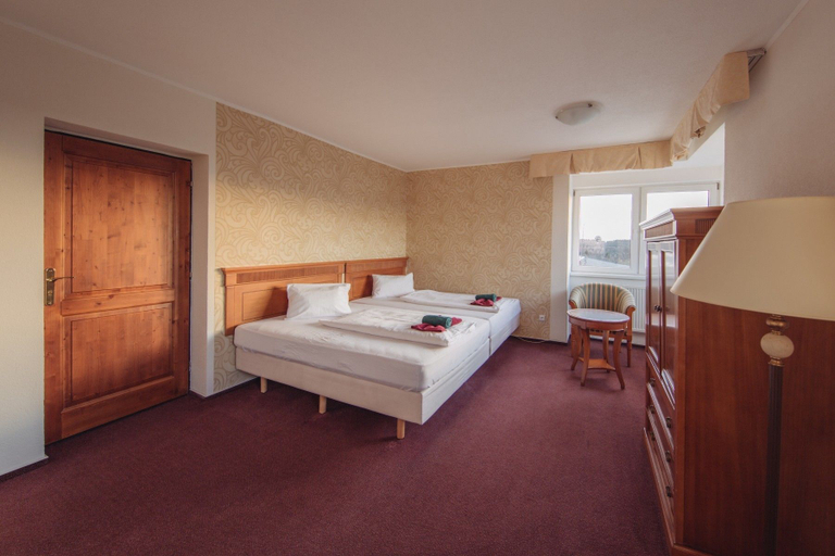 Others 2, Hotel Pomezi, Teplice