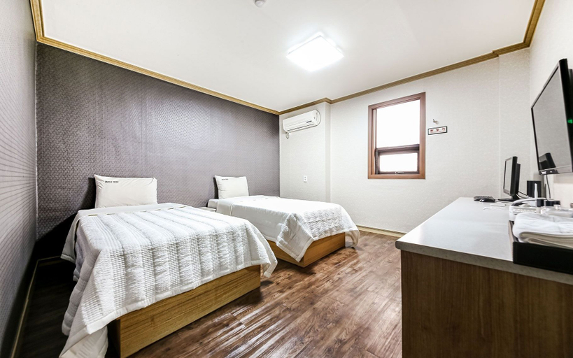 Bedroom 2, Mokpo 1004, Muan