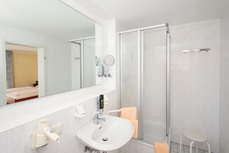 Bathroom, Land-gut-Hotel BurgBlick, Bad Kreuznach