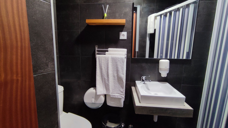 Bathroom 3, Atlantic 3 Bicas - Furnas, Povoação