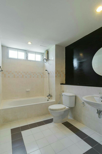 Bathroom 3, Le Vanvarothai Saladaeng Residence, Bang Rak