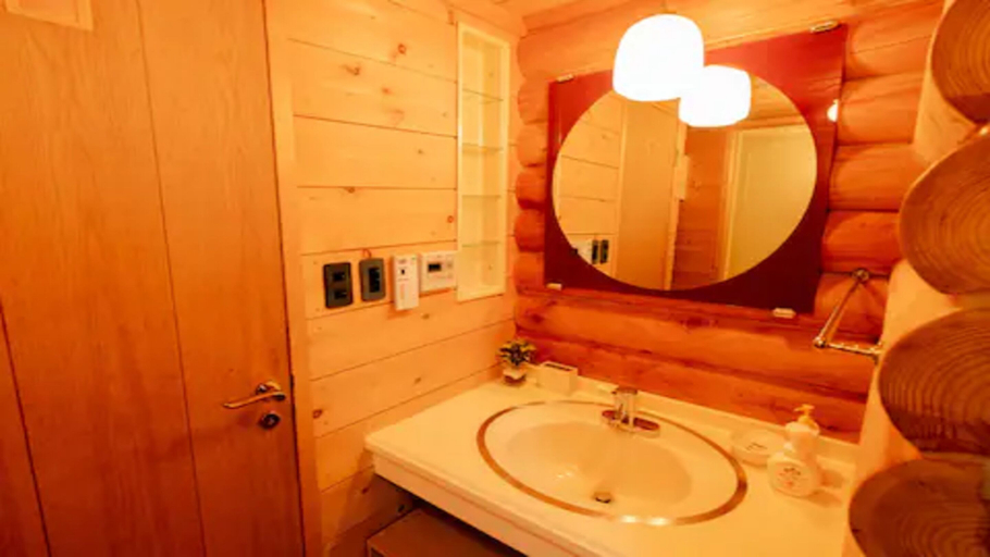 Bathroom 3, Lake Toya Hillside House / Spacious Log House, Tōyako