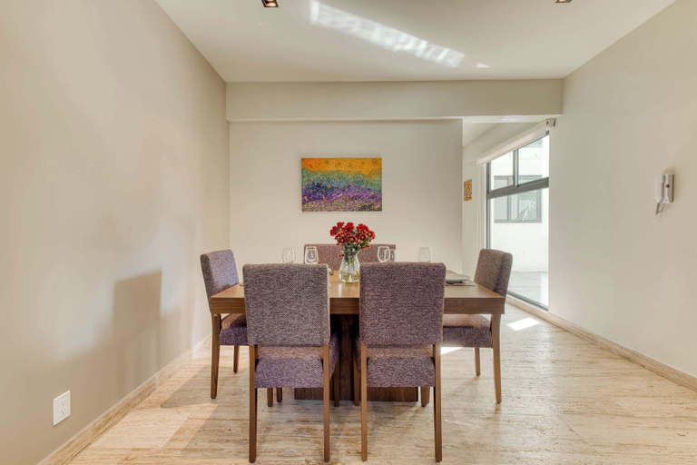 Dining 4, Centric 2 BR Condo in the Heart Roma Norte, Mexico City