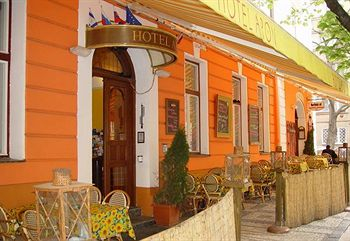 Others 3, Hotel Aron, Praha 8