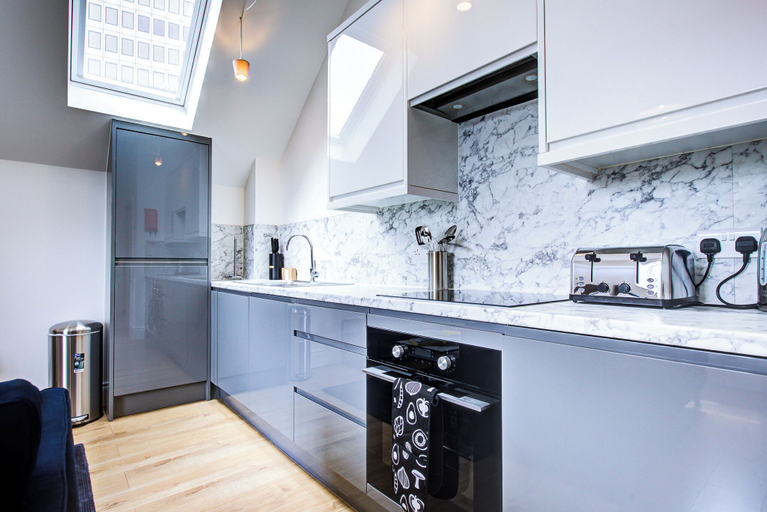 Others 3, Hybrid Resi - New Malden, London