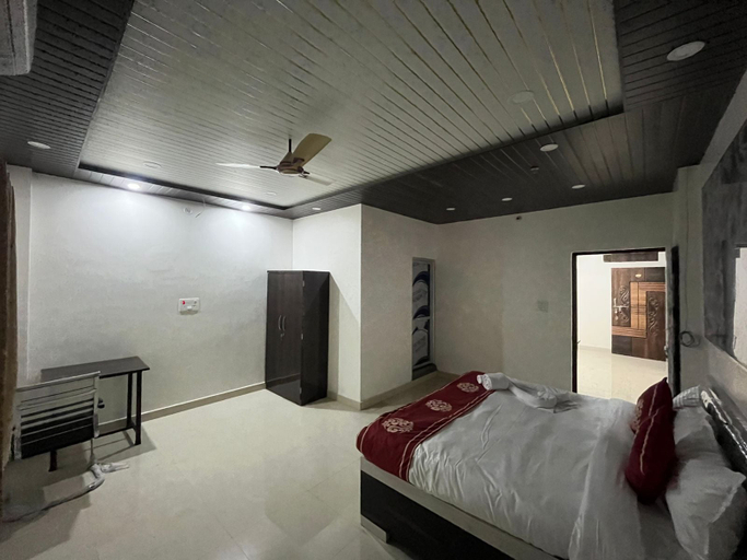 Room 5, Hotel PSR INN & Banquet, Chandauli