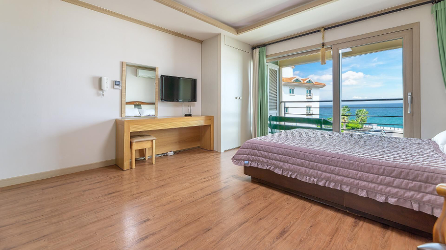 Room 2, Jeju Story House Pension, Jeju