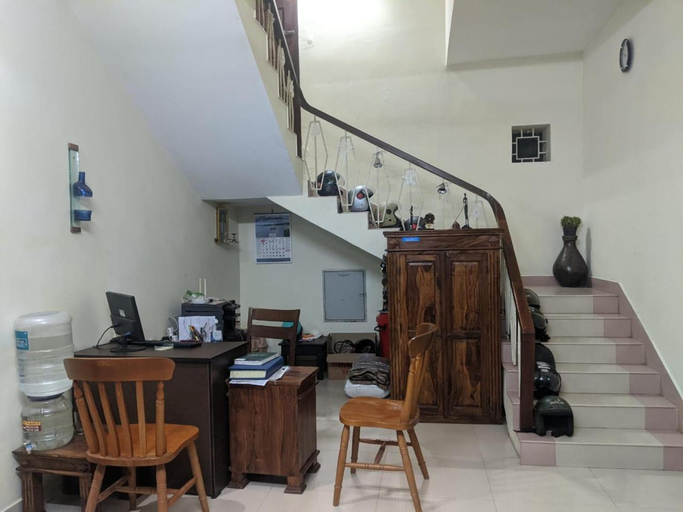 Others 5, Nenas Inn, Ernakulam