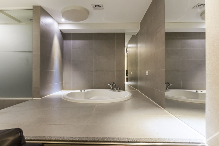 Bathroom 3, Lucy Hotel, Guri