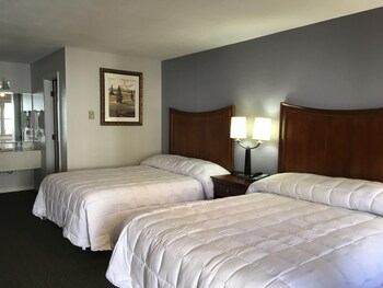Others 3, The University Inn, Jackson