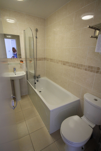 Bathroom 3, Craig-y-Don, Blackpool