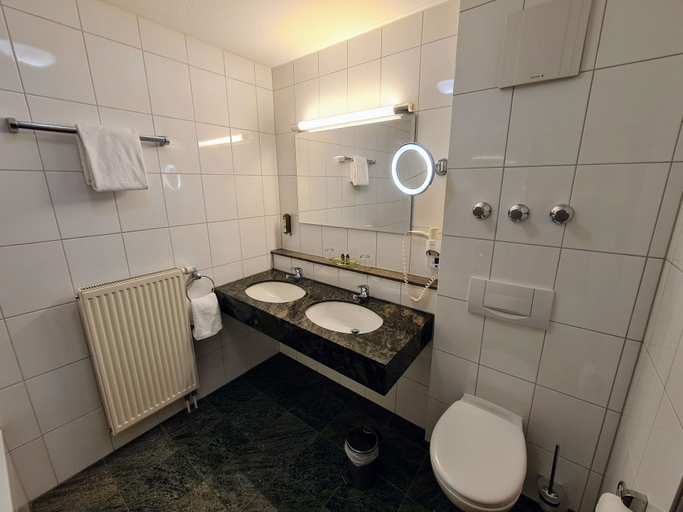 Bathroom 3, Hotel Restaurant Felix, Bergstraße