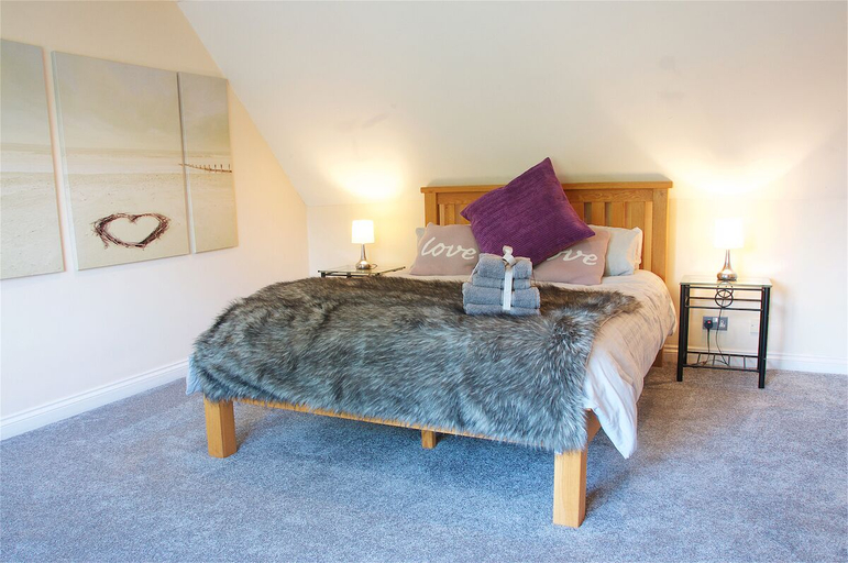 Bedroom 2, Northlands Farm & Lakes, West Sussex