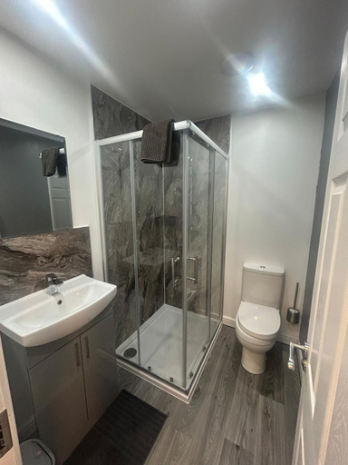 Bathroom 3, Chloes Holiday Apartments, Highland