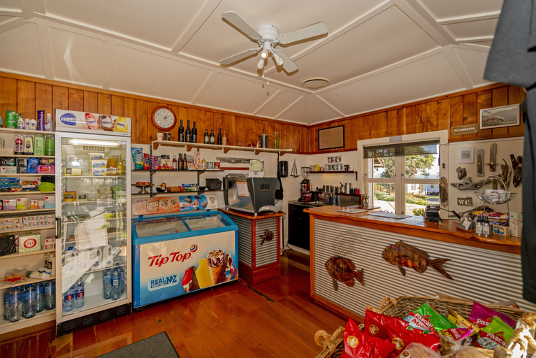 Food & Drinks 4, Anglers Lodge, Thames-Coromandel