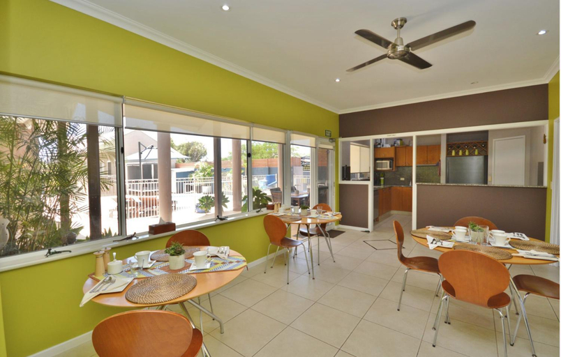 Food & Drinks 5, Gecko Lodge Kalbarri, Northampton