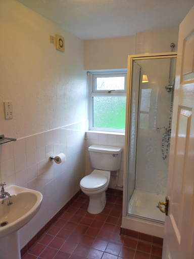 Bathroom 4, The Green Dragon Inn, Warwickshire