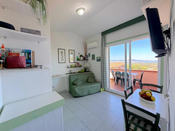 5, Charming sea-view apartment with pool, Olbia-Tempio