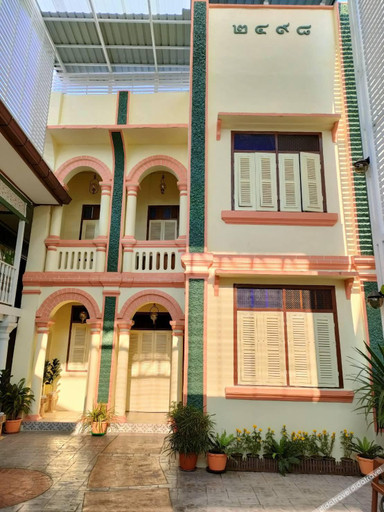 Exterior & Views