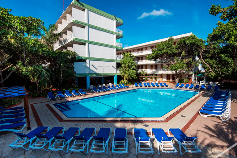 室外游���池, Hotel Kohly, Plaza de la Revolución